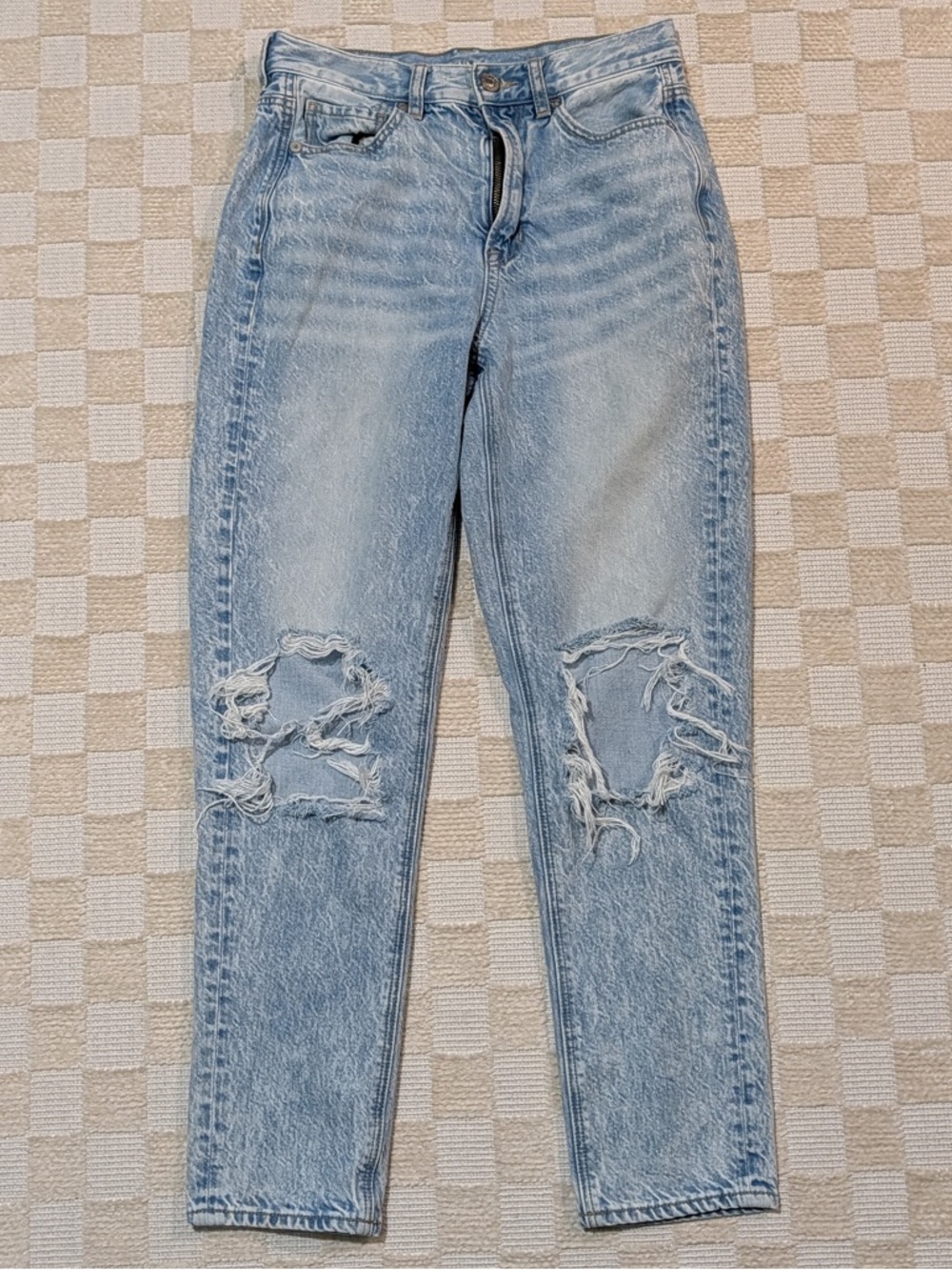 American Eagle Women’s Light Blue Distressed Mom Jeans Size 2